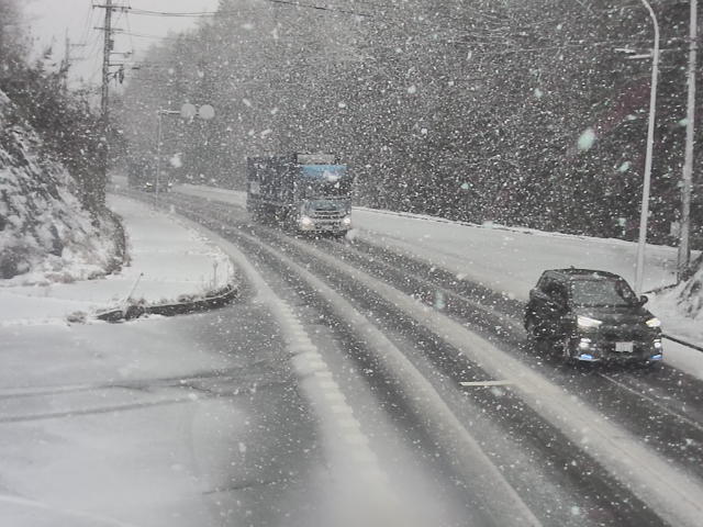 【大雪情報】広島県の山地では20日は大雪に　山間部の道路はすでに積雪　ノーマルタイヤでの走行厳禁　12時間30cmの降雪予想　|　RCC NEWS | 広島ニュース | RCC中国放送