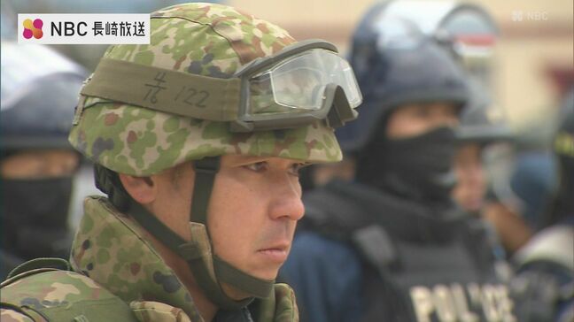 陸自と警察機動隊との共同実動訓練 殺傷能力高い武器を持つ工作員の侵入など警察だけでは治安維持できない事態を想定【長崎】|TBS NEWS DIG