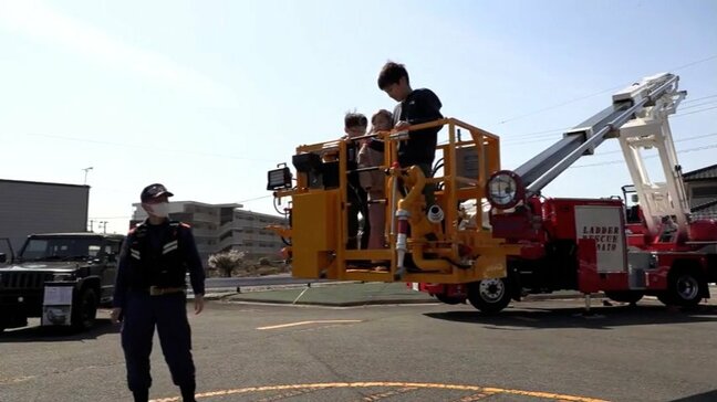 はしご車の展示や消火器の使い方を試すなど、家族で楽しみながら防災への理解を深めるイベント開かれる　岩手・大船渡市|TBS NEWS DIG