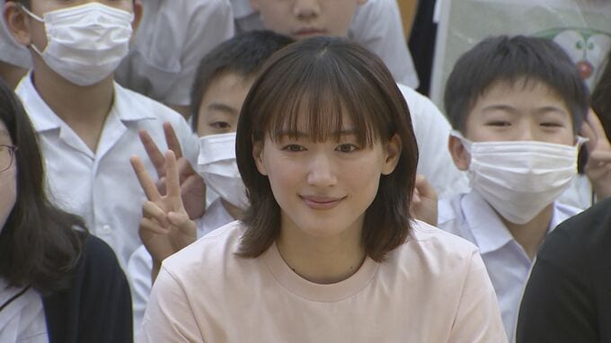 【綾瀬はるか】「先生」として特別授業を開講　"信じる気持ちが大事"|TBS NEWS DIG