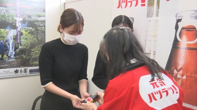 元気ハツラツ！製薬会社が島根県松江市の企業に　感謝の言葉とともにドリンク差し入れ|TBS NEWS DIG