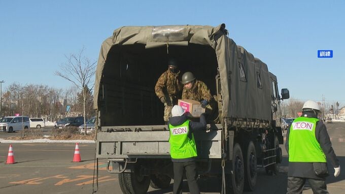 厳冬期の千島海溝沖地震を想定した物資輸送訓練　北広島市⇒帯広駐屯地、ヘリコプターで釧路市へ　イオンと陸上自衛隊「住民の安心感に繋げたい」|TBS NEWS DIG