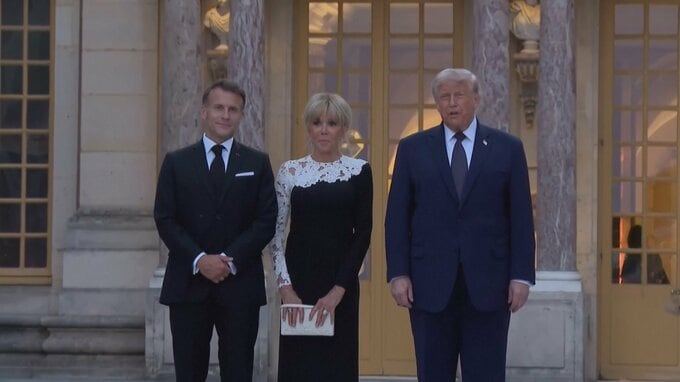 マクロン大統領とトランプ大統領がベルサイユ宮殿で晩さん会 ゼレンスキー大統領と電話会談も
