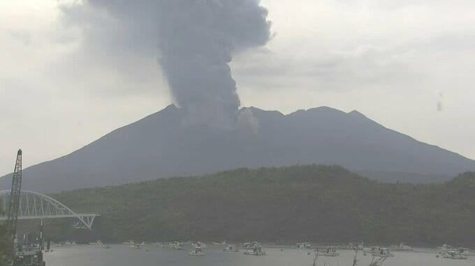 桜島で爆発　噴煙2700ｍ　噴石が8合目まで飛散【21日の降灰予報】鹿児島|TBS NEWS DIG