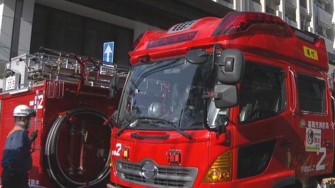 団地で洗濯物が焼ける”不審火”　住人男性が消火活動中にやけどをして搬送　警察は出火原因を捜査|TBS NEWS DIG