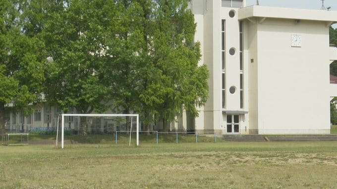 「真っ黒な物体が走り抜けた」小学校グラウンドや民家裏にクマ出没 川を渡って移動か 石川・加賀市|TBS NEWS DIG