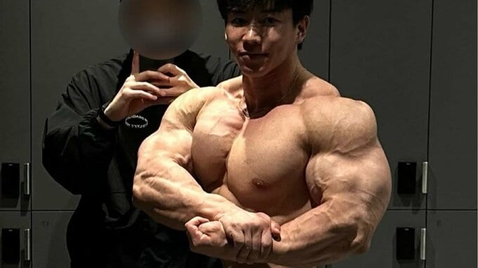 【 横川尚隆 】全身超筋肉「大会まであと1ヶ月」　巨大なハムストリングス筋にフォロワー驚愕「よく見たら片足」「樹齢6000年の屋久杉」「固定資産税がかかってしまう」|TBS NEWS DIG