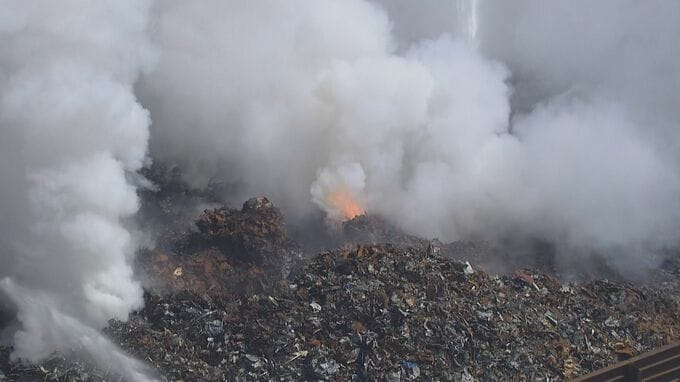 鎮火まで少なくとも数日必要か 大同特殊鋼の火事 火は廃材の山の内部から… 愛知･東海市の知多工場　|　名古屋・愛知・岐阜・三重のニュース【CBC news】 | CBC web