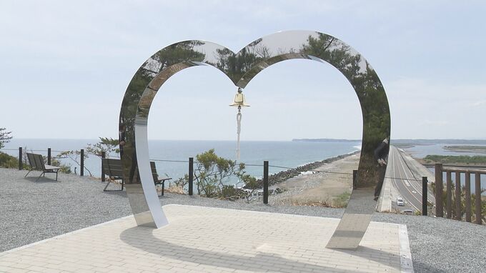 ベル鳴らして愛誓う…ハートのモニュメントにブランコも　新たなデートスポット「松川浦恋人岬」福島・相馬市|TBS NEWS DIG