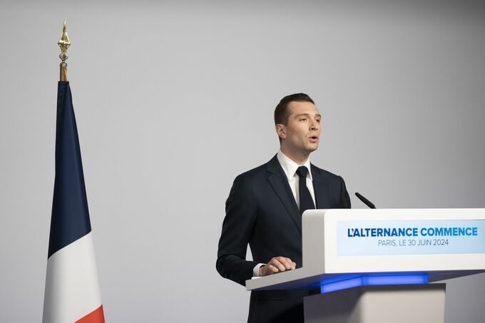 ルペン氏極右政党阻止へ与党と左派が結束、214選挙区で候補一本化
