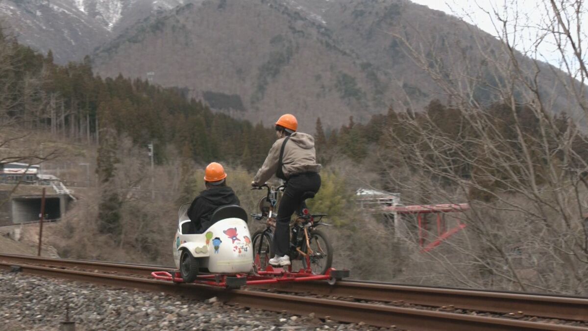 廃線レール上を駆け抜ける「ガッタンゴー」 まちなかコース今季営業開始  飛騨の風景を満喫しながらレールマウンテンバイクで疾走 岐阜・飛騨市
