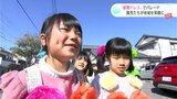 “新聞ドレス”でパレード　少子化進むまちを園児たちが笑顔に変える|TBS NEWS DIG
