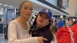 がん闘病【梅宮アンナ】米国から帰国の娘・百々果さんと空港で抱擁|TBS NEWS DIG