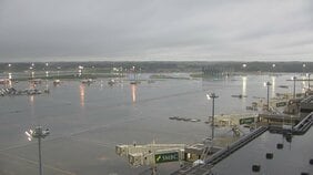 【速報】成田空港で6000人以上が滞留　大雨の影響で空港から出発の電車やバスが運休|TBS NEWS DIG