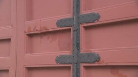 【速報】千葉・成田山新勝寺などに“油”で逮捕状 アメリカ在住の日本人医師の男を日本移送の機内で逮捕 4日午後に帰国へ 千葉県警|TBS NEWS DIG