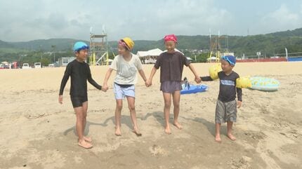 最高の夏のはじまり」 海の日のビーチで海開き 浜辺に駆け出す笑顔の