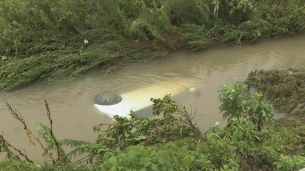 大雨で川から軽乗用車発見、車内から男性救助されるが死亡確認 | 山口