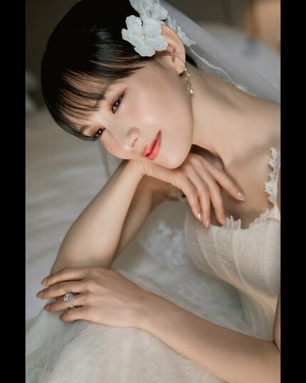 写真〝1000枚w〟【 Perfume・あ～ちゃん 】婚礼ドレス姿をフィルム撮影