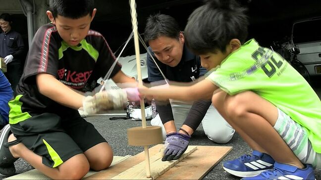 小学生が火の安全な使い方を学ぶ「火育」学習 火起こし体験やガスコンロの使い方など【岡山・真庭市】|TBS NEWS DIG