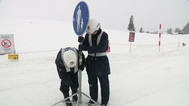 迷惑駐車や渋滞が深刻な美瑛町　観光名所「クリスマスツリーの木」周辺の道路を日中歩行者専用に　オーバーツーリズム対策で1か月間|TBS NEWS DIG