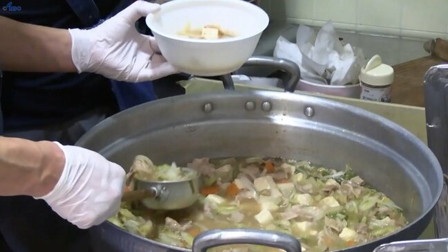 食肉加工・販売会社が山林火災被災の避難者に炊き出しを行い、温かい食べ物届ける　岩手・大船渡市|TBS NEWS DIG