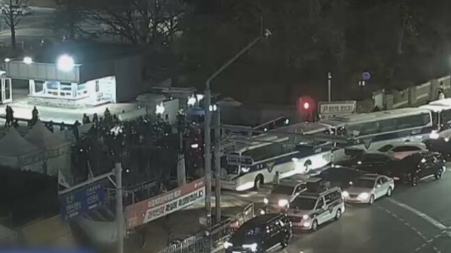 韓国・尹錫悦大統領が「非常戒厳」 一切の政治活動を禁止 国会前では軍と市民がもみ合いに|TBS NEWS DIG