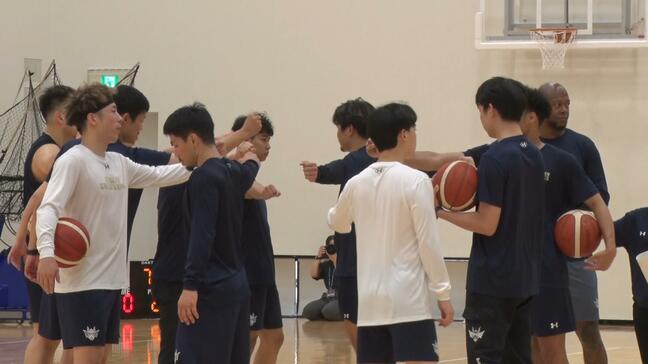 琉球ゴールデンキングス練習公開　新シーズンに向け沖縄でリスタート　桶谷大HC「勝ってよかったと言えるシーズンに」|TBS NEWS DIG
