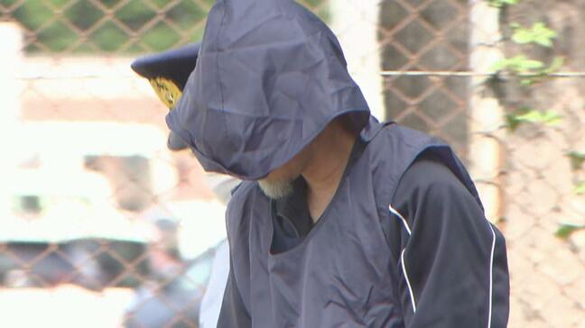 【続報】背中を中心に数十か所の「刺し傷」や「切り傷」　手には抵抗したとみられる傷が…　肺に達する背中の刺し傷が致命傷に　79歳の父親殺害の疑いで49歳の無職の息子を逮捕・送検　青森県おいらせ町|TBS NEWS DIG