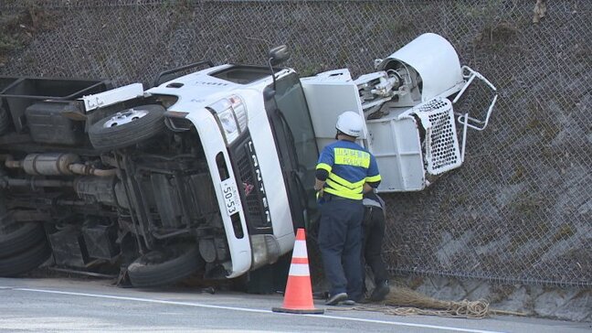 高所作業車にひかれ男性が死亡 何らかの理由で作業車が動き出したか 国道で木の伐採作業の後片付け中 山梨・笛吹市|TBS NEWS DIG