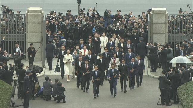 特別国会で初登院　衆議院選挙で比例復活して初当選の福田淳太さん（31歳）が正門から国会へ　総選挙では長野県内5つの小選挙区で立憲が3議席・自民が2議席　比例復活で自民と立憲が1議席ずつ|TBS NEWS DIG