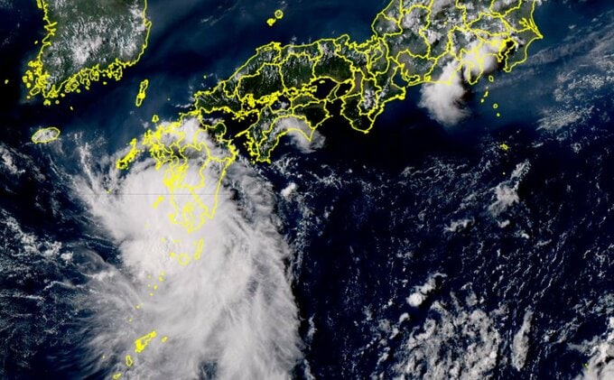 【台風情報】台風12号 九州をゆっくり東へ進む…鹿児島県で「土砂災害警戒情報」発表　23日には熱帯低気圧化し四国南へ、本州では猛暑日に警戒を【雨と風のシミュレーション】|TBS NEWS DIG