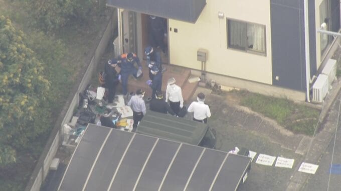 「母親が刺された」住宅で女性が刺され死亡 現場から男が徒歩で逃走　現在も逃走中　男は家族の知人か　群馬・太田市|TBS NEWS DIG