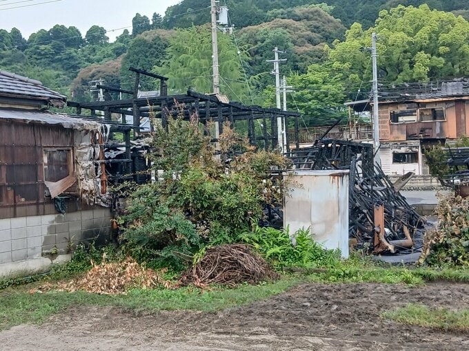 「通常の火災じゃない…」愛媛・新居浜で倉庫全焼 周辺で今年5件の火事が相次ぎ住民に広がる不安|TBS NEWS DIG
