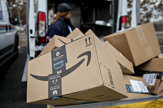 アマゾン、関税費用表示の計画否定－トランプ政権が「敵対的」と非難