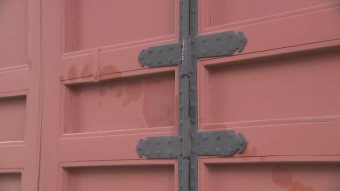 【速報】千葉・成田山新勝寺などに“油”で逮捕状　アメリカ在住の日本人医師の男を日本移送の機内で逮捕　4日午後に帰国へ　千葉県警|TBS NEWS DIG