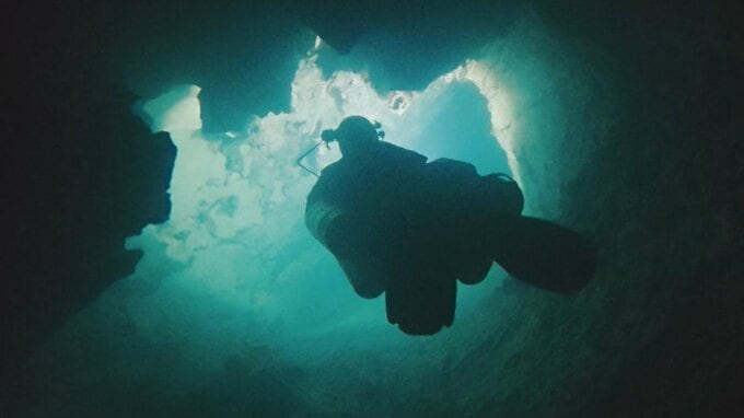 稲積水中鍾乳洞で前人未到の水深97.4mに到達　国内の洞窟潜水で最深記録をマーク　大分　|　大分のニュース｜OBS NEWS｜大分放送