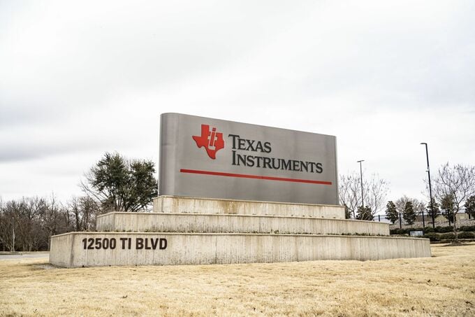 TIの業績見通し、半導体業界の回復失速を示唆－株価下落
