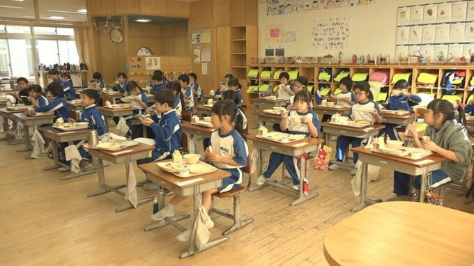 地元の野菜ふんだんに…児童が給食に舌鼓「学校給食とやまの日」インフルで ”黙食” も　富山・氷見市|TBS NEWS DIG