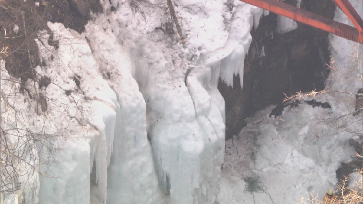 氷の塊の下敷きになった男性が意識不明 アイスクライミング中に「滑落した」と通報 平年を大きく上回る気温 岐阜・下呂市 濁河大橋近く