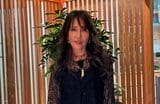 【 工藤静香 】 愛媛・松山市でのライブ無事終了報告 「1列目が近すぎてかなり焦りましたよ」 ヒット曲「Blue Velvet」歌唱動画に反響|TBS NEWS DIG