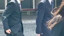 大学の入学式、息子のスーツを忘れた母のSOS 小さな奇跡は重なった…「スーツ」に込められた2組の家族の物語|TBS NEWS DIG