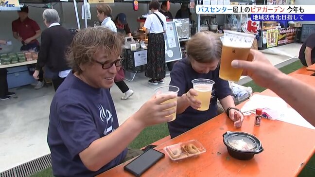 「空の下で飲むのはとてもおいしい」　盛岡バスセンター屋上ビアガーデンBUSBEER始まる　岩手|TBS NEWS DIG
