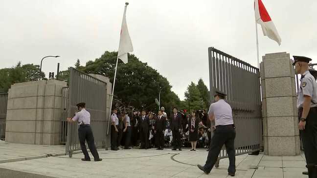 臨時国会が召集　厳しい選挙を勝ち抜いた新人議員が初めて国会の門をくぐる　各党議員たちの決意は|TBS NEWS DIG