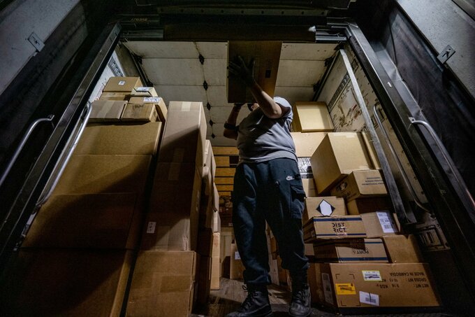 UPS、トラック荷下ろし用ロボット400台導入へ－自動化計画の一環