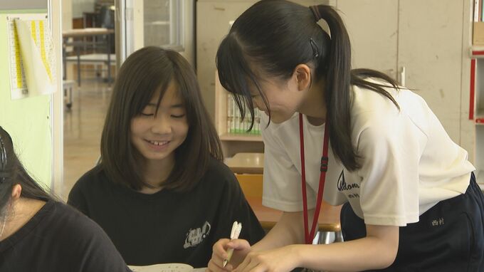 夏休み宿題やっつけ大作戦「終わらせてのびのび過ごしたい」児童およそ100人が参加！先生役は中学生～大学生などのボランティア|TBS NEWS DIG