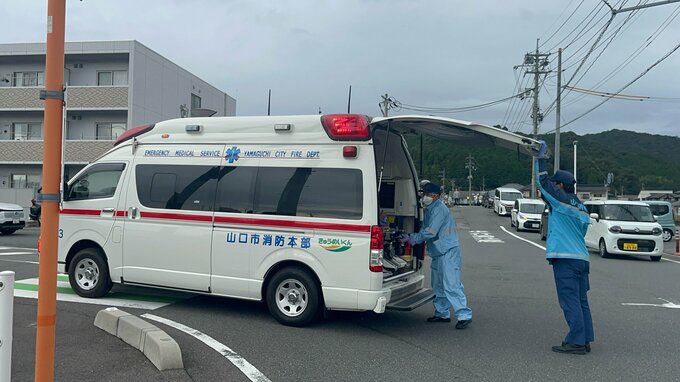 横断歩道を歩いていた高齢女性　乗用車にはねられ病院に搬送も軽傷見込み　山口|TBS NEWS DIG