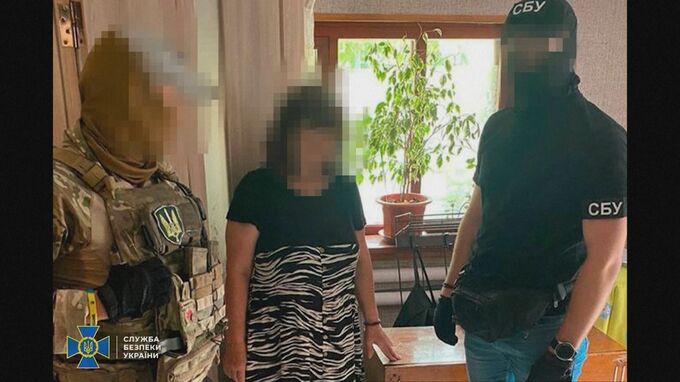 ゼレンスキー氏の移動ルートなど“諜報”の女拘束　ロシア側に渡そうとしたか|TBS NEWS DIG