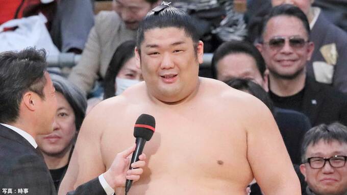 歴史的Vの尊富士、足引きずりながら表彰式「千秋楽土俵に上がれてよかった」「皆さんの記憶に残りたくて」と土俵への思い語る|TBS NEWS DIG