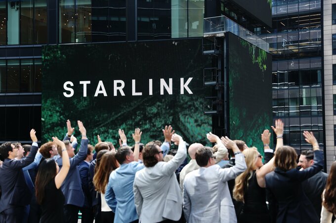 米スペースXが携帯サービスでチャーターと提携協議、通信株は総崩れ