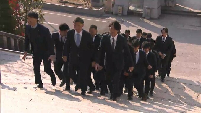 社会人野球・シティライト岡山の選手らが必勝祈願で闘志　今年のチームスローガンは「何苦楚（なにくそ）！」【岡山】|TBS NEWS DIG